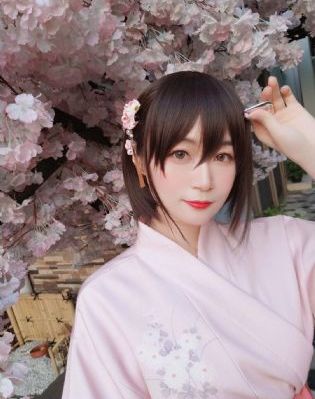 亚洲国产学生初高中女_DVD电影完整版